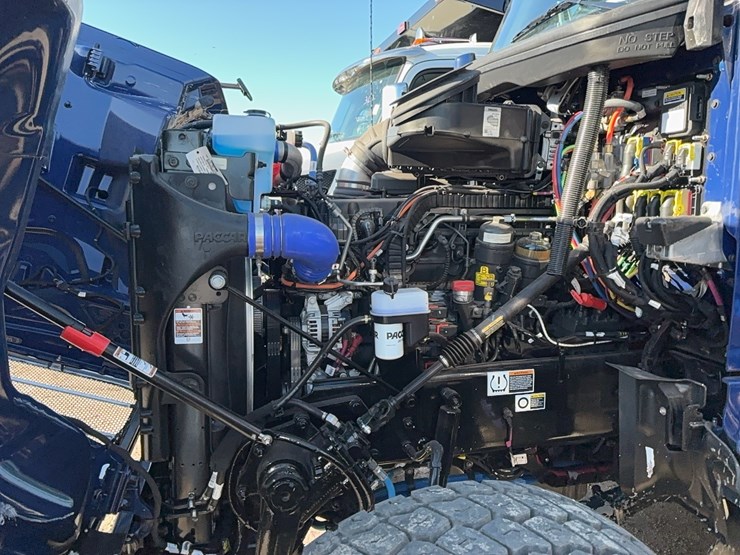 2026-peterbilt-567-image-26