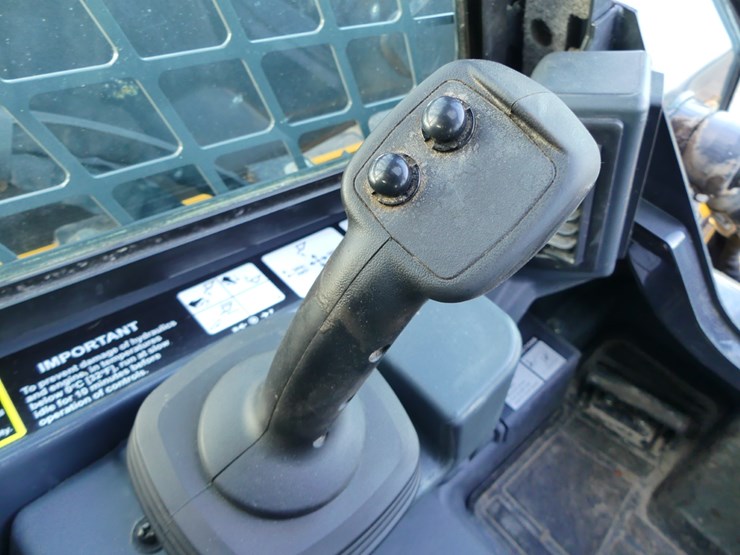 2024-deere-320g-image-15