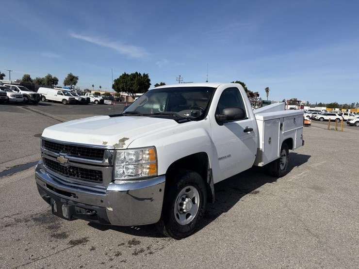 2010-chevrolet-silverado-2500-image-1
