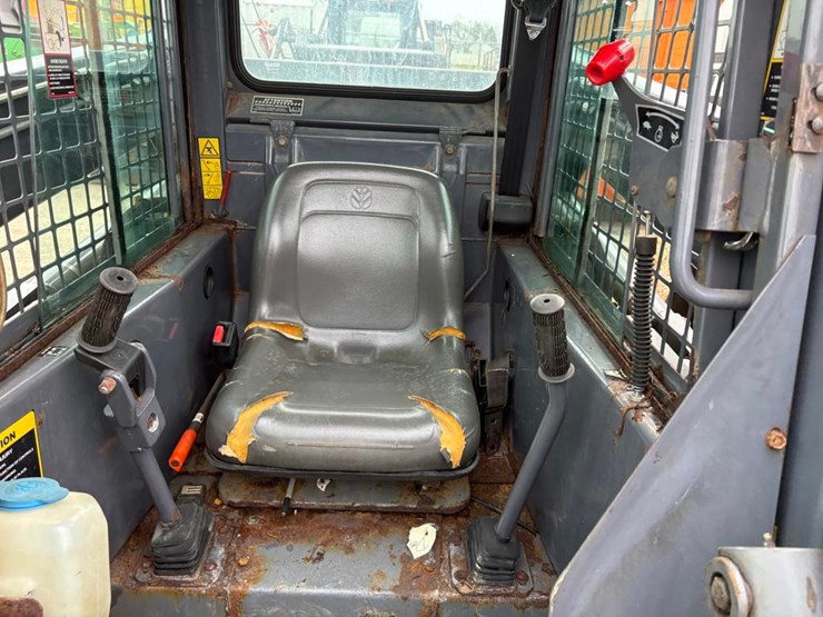 new-holland-ls170-image-13