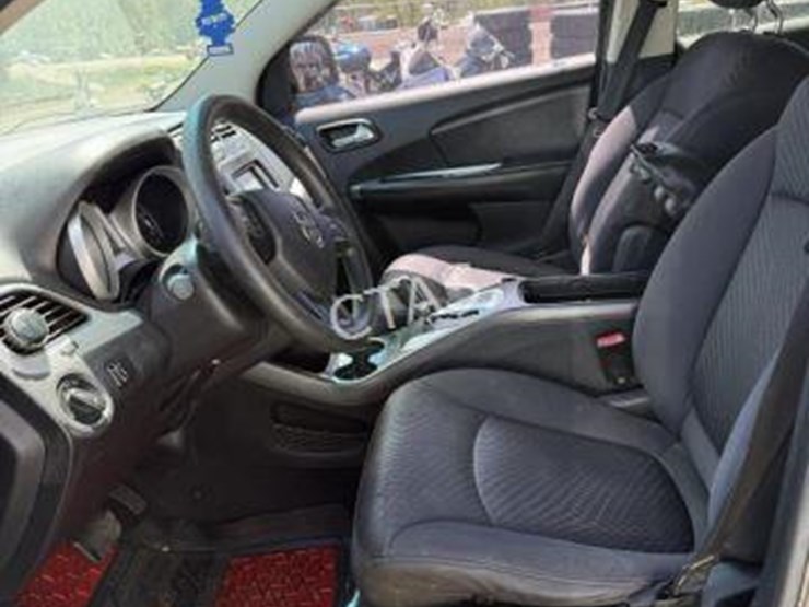 2012-dodge-journey-sxt-image-14