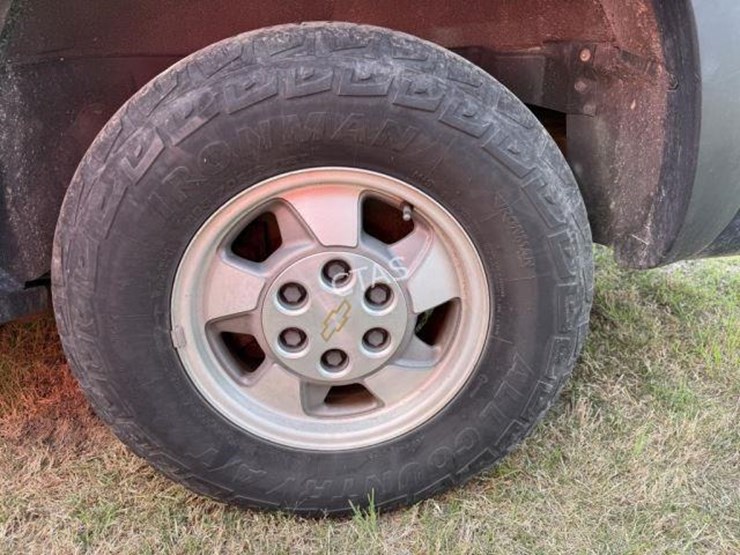 2001-chevrolet-suburban-image-9