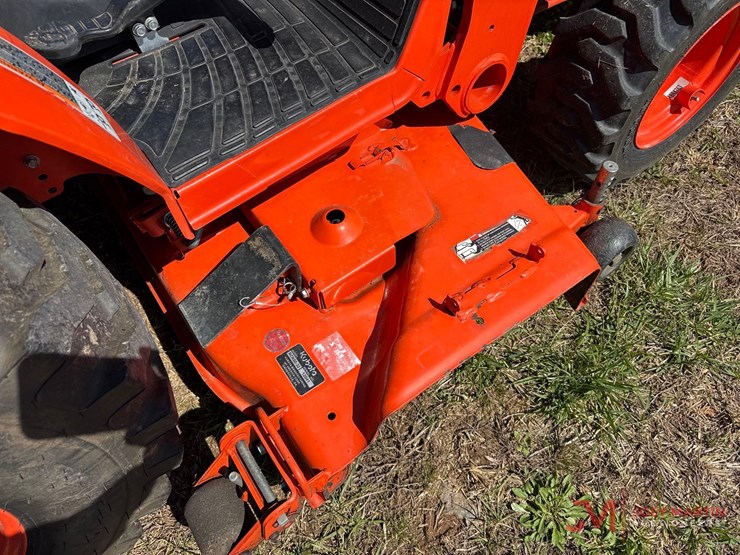 kubota-b2601-utility-tractor-image-17