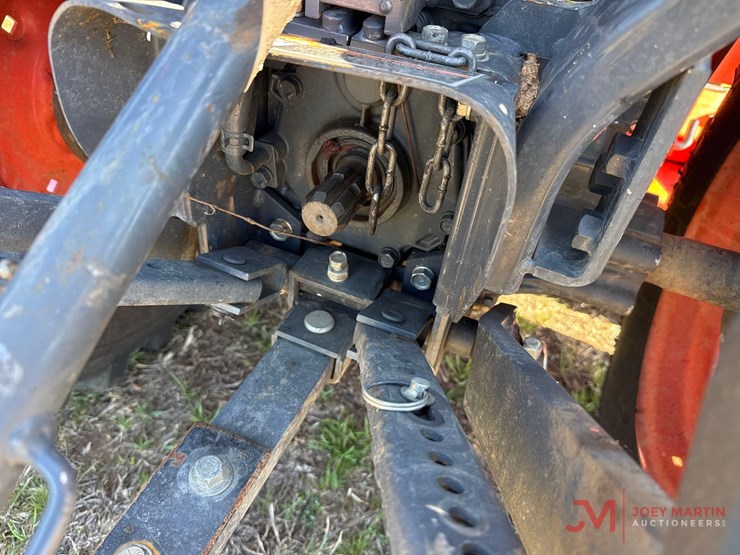 kubota-b2601-utility-tractor-image-15