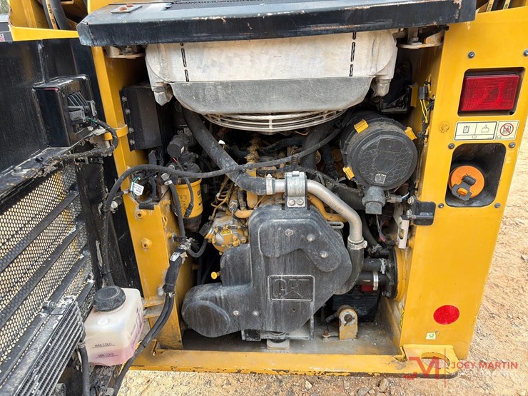 2023-caterpillar-226d3-image-11