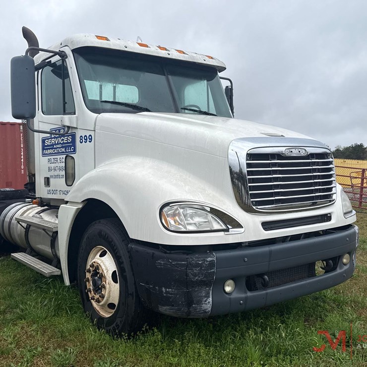 FREIGHTLINER S/A DAY CAB TRUCK TRACTOR, VIN: