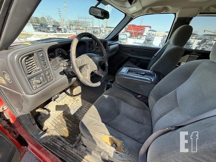 2004-chevrolet-2500-image-8