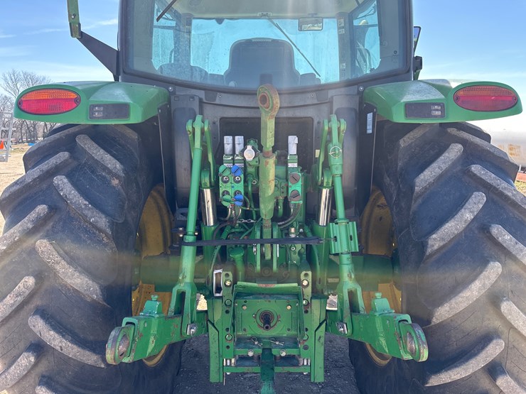 2013-john-deere-6125r-image-17