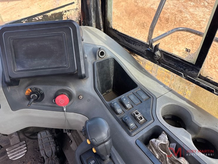 caterpillar-745-image-21