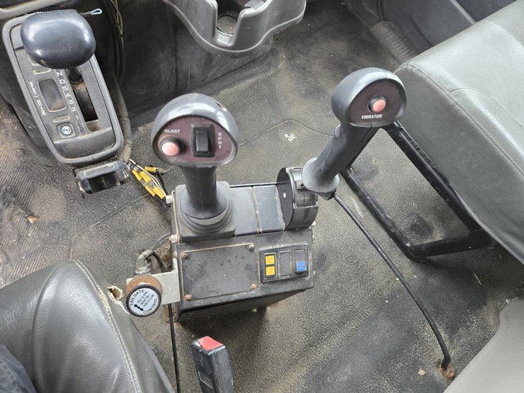 2014-international-7400-image-22