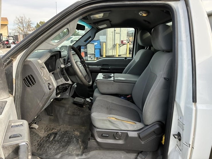 2011-ford-f550-image-10