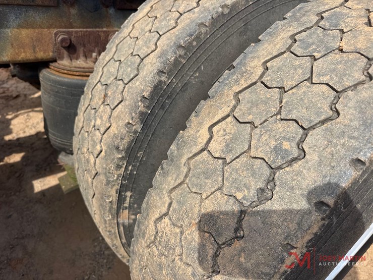 1995-ford-tractor-image-18