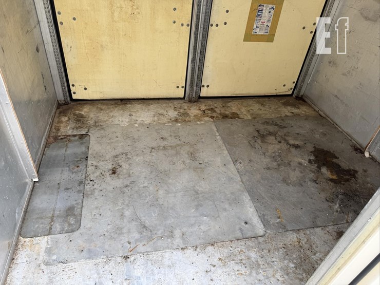 9'-container-doors-both-sides-image-3