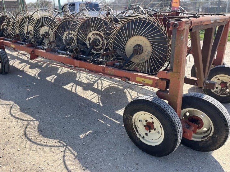 l2---h&s-high-capactity-16-wheel-rake-image-4