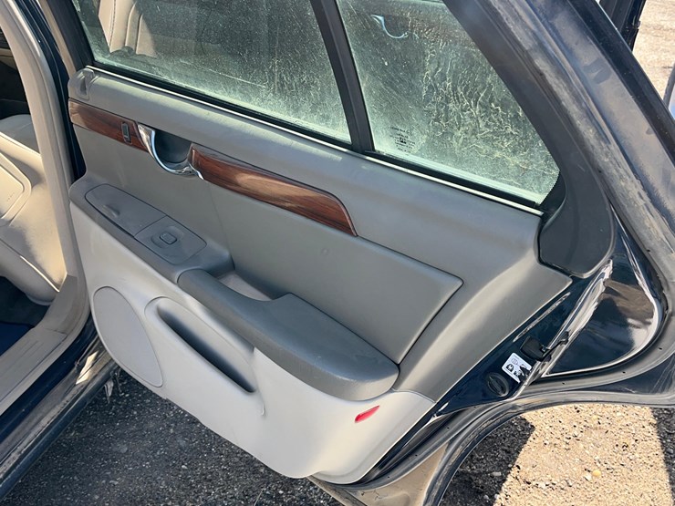 2004-cadillac-deville-sedan-image-14