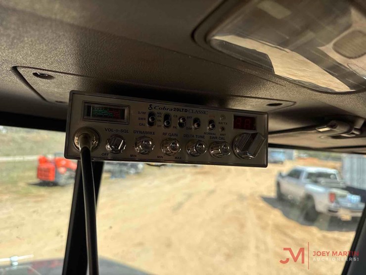 2016-peterbilt-365-image-37