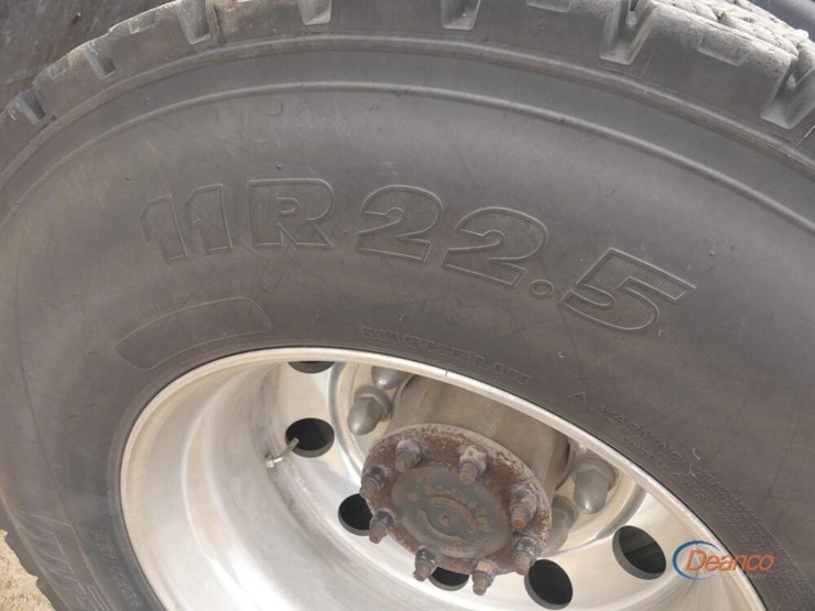 2017-peterbilt-567-image-6