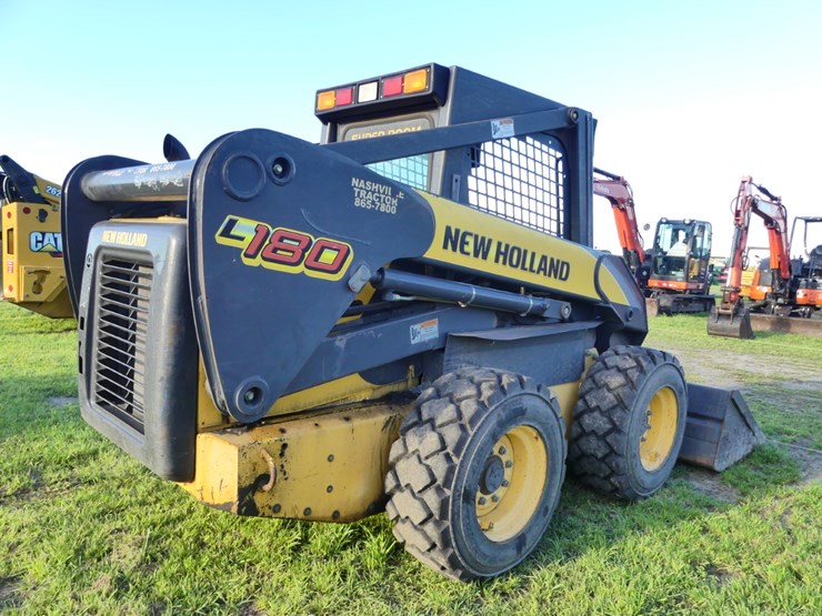 new-holland-l180-image-3
