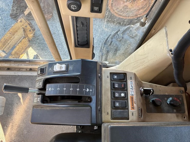 2005-caterpillar-143h-image-29