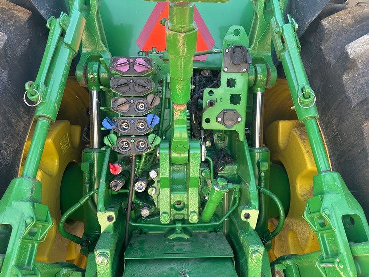 2016-john-deere-8320r-image-16