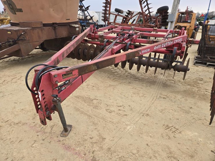 #377-•-wilrich-9-shank-disc-chisel-image-1