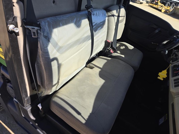 2023-john-deere-gator-image-8