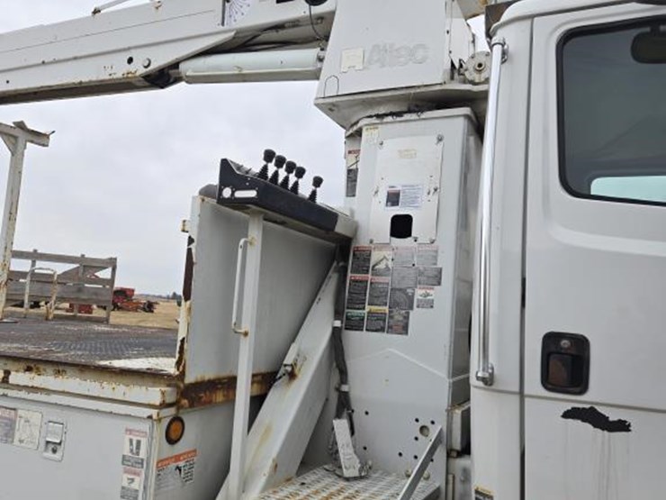 #7926-•-2003-freightliner-fl180-crane-truck-image-10