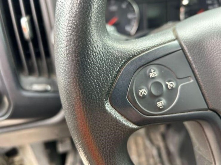 2018-chevrolet-silverado-2500hd-image-17