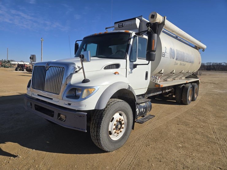 2007-international-7600-image-1