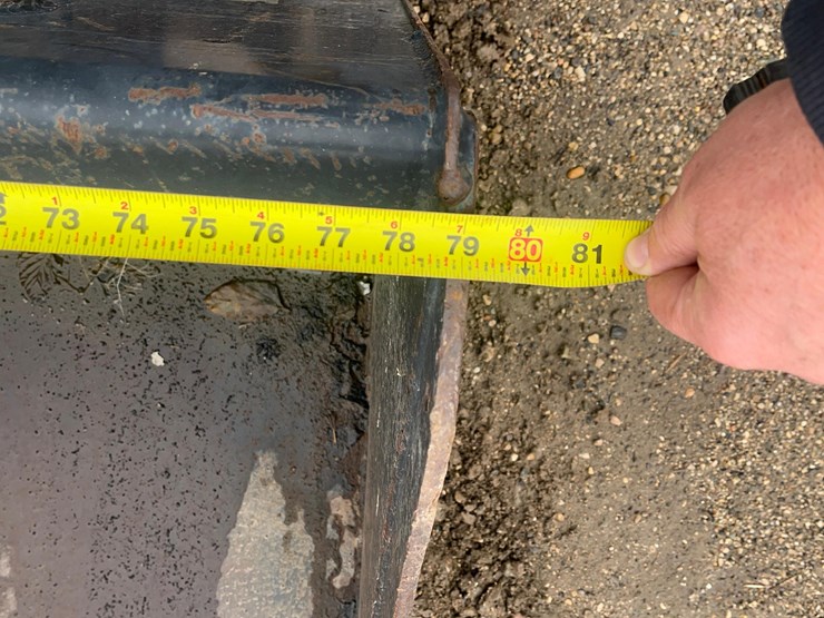 80"-bobcat-bucket-image-5