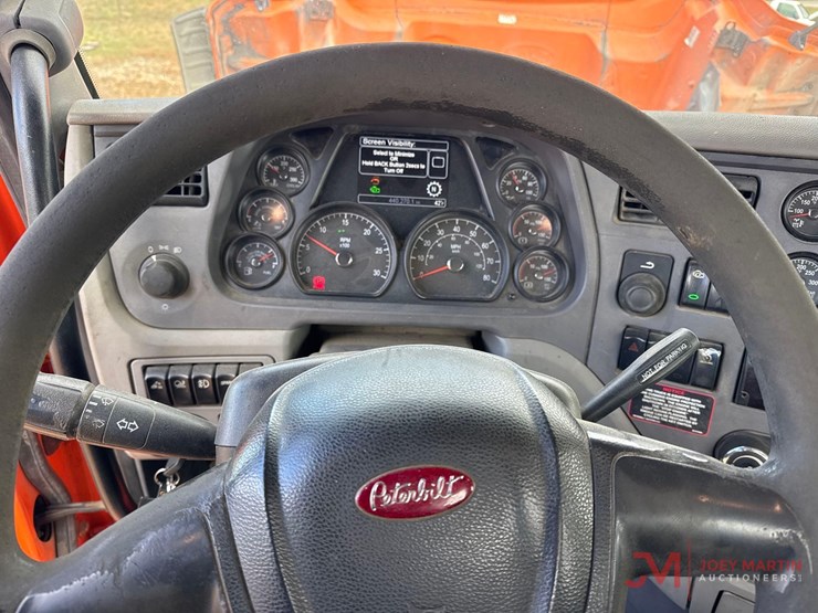 2017-peterbilt-rollback-truck-image-33