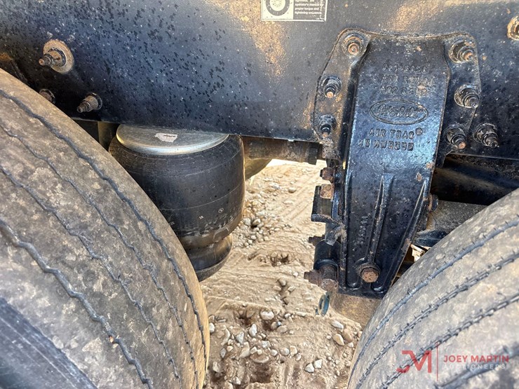 2016-peterbilt-365-image-14