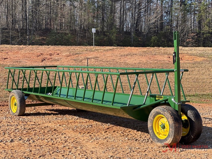new-stoltzfus-20'-slant-bar-feed-wagon-image-1