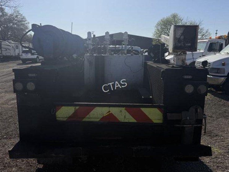 2011-ford-f550-image-13