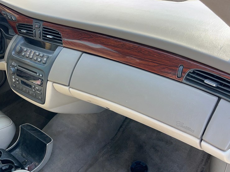 2004-cadillac-deville-sedan-image-9