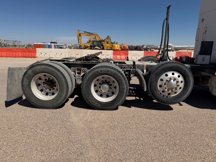 2015-kenworth-t800-image-4