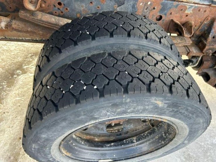 2015-isuzu-nrr-image-44