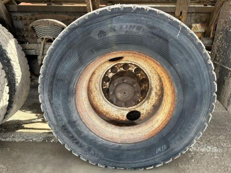 2013-freightliner-108sd-image-60