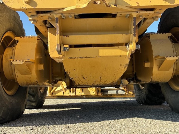 2005-caterpillar-143h-image-18