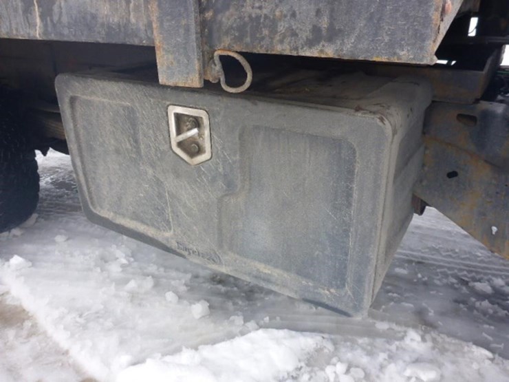 2014-chevrolet-3500-image-31