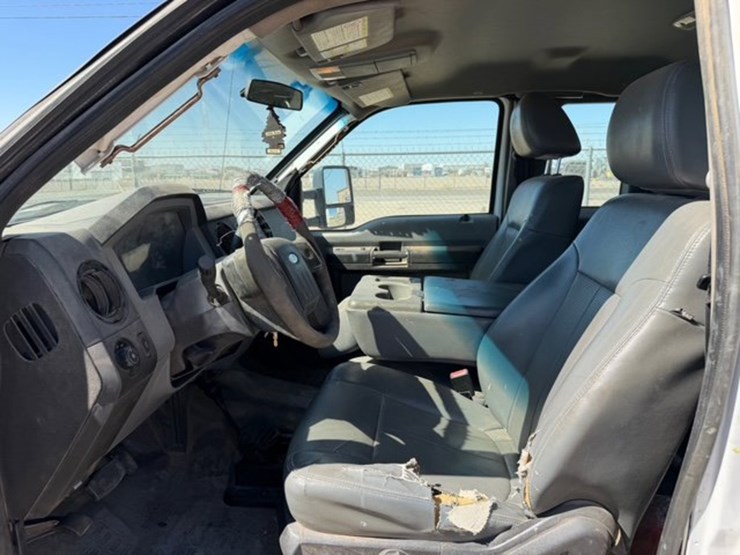 2013-ford-f550-image-10