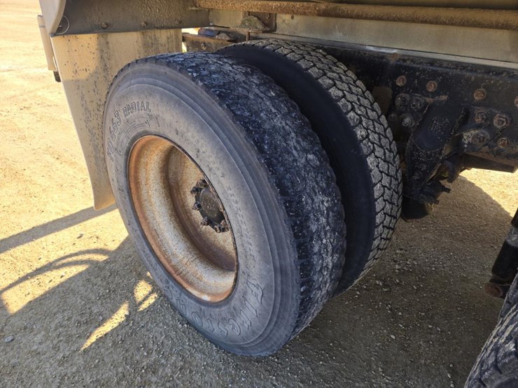 2007-international-7600-image-9