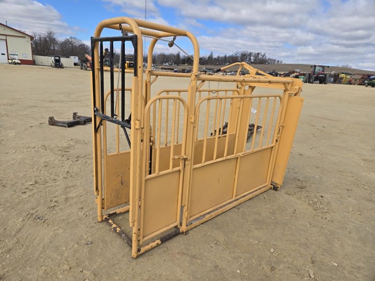 #188-•-like-new-foremost-head-chute-and-palpation-cage-image-7