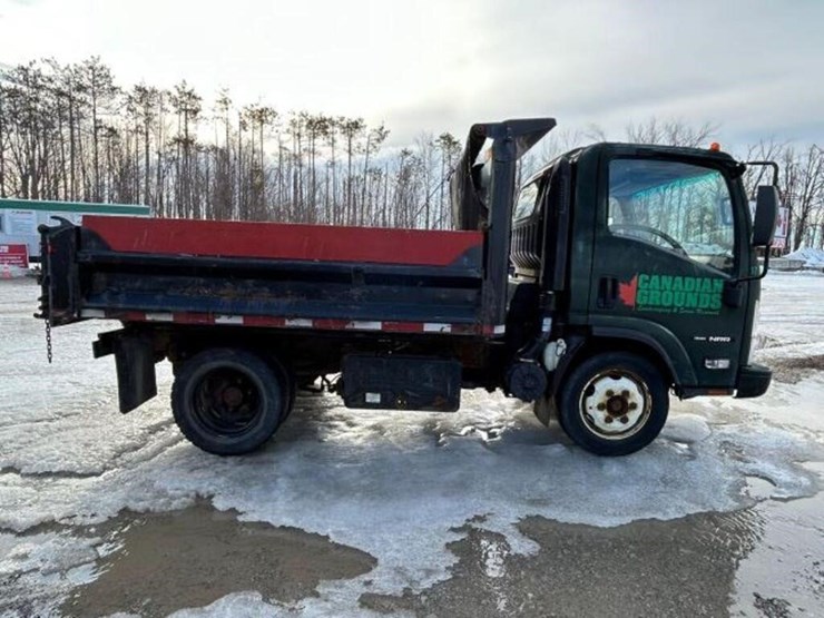 2015-isuzu-nrr-image-4