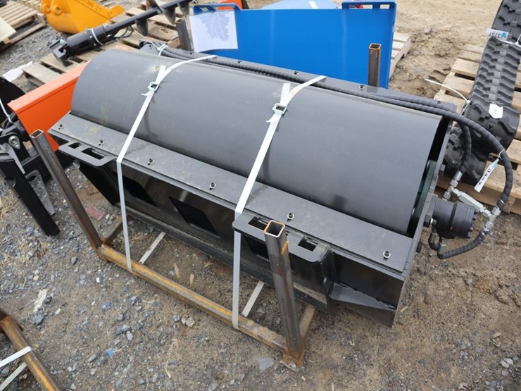 future-skid-steer-vibratory-roller-image-4