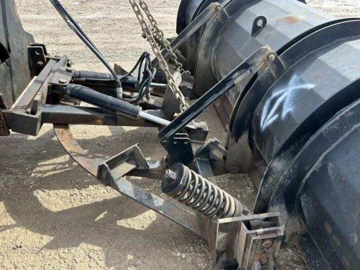 2013-freightliner-108sd-image-81