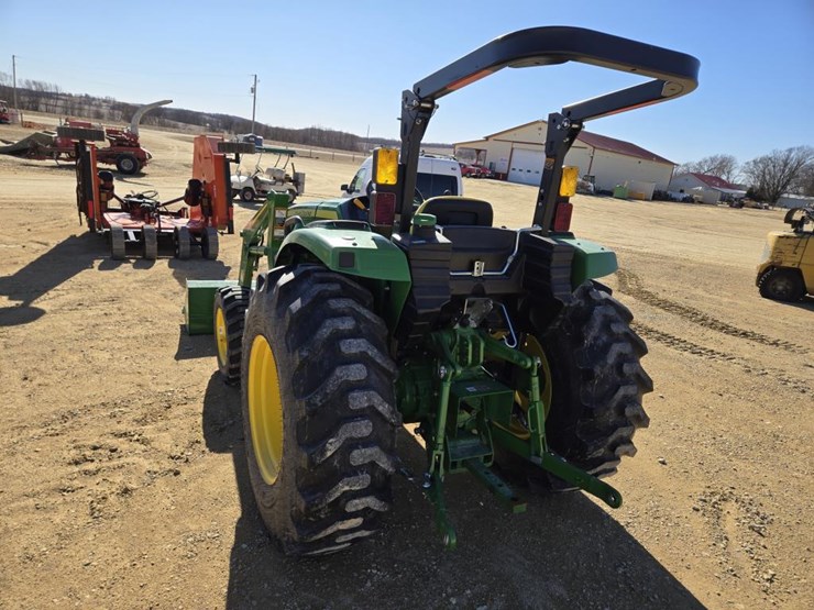 john-deere-4052m-image-7