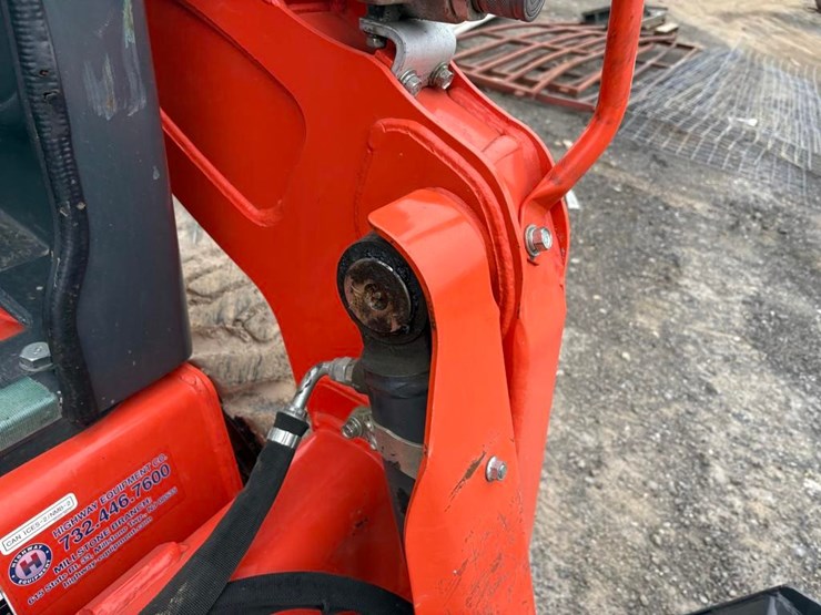 2023-kubota-ssv65-image-9