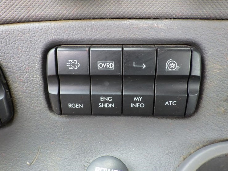 2013-freightliner-cascadia-113-image-43