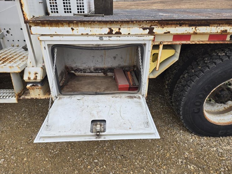 #7926-•-2003-freightliner-fl180-crane-truck-image-20